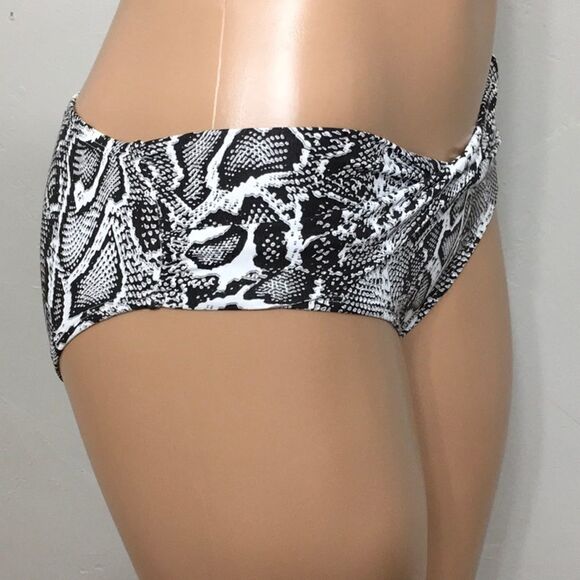 Tommy Bahama Snake Charmer twist front bottom. - Picture 4 of 8